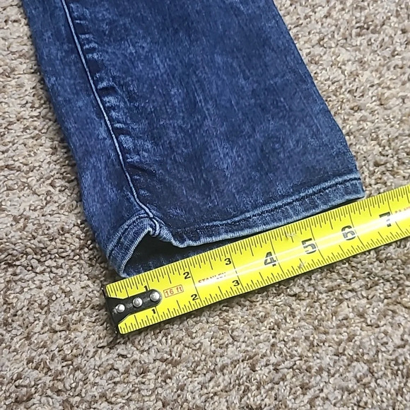 DKNY Medium Wash Jeans Classic Style - Picture 6 of 8